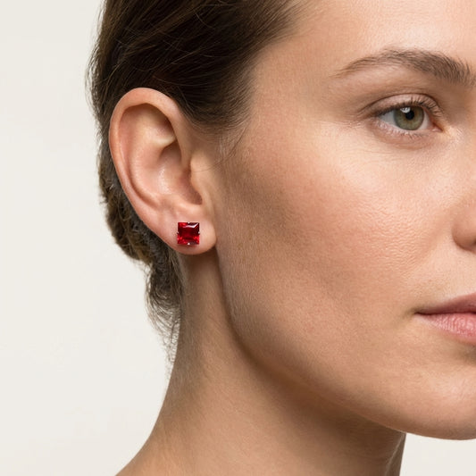 Boucles d'oreilles – Zirconium carré de 7 mm rouge sur acier inoxydable argenté
