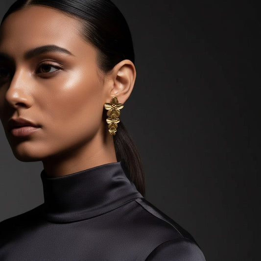 Goudkleurige Bloemen Oorstekers 42x22mm - Statement - Aramat Jewels - Oorbellen - cadeautip