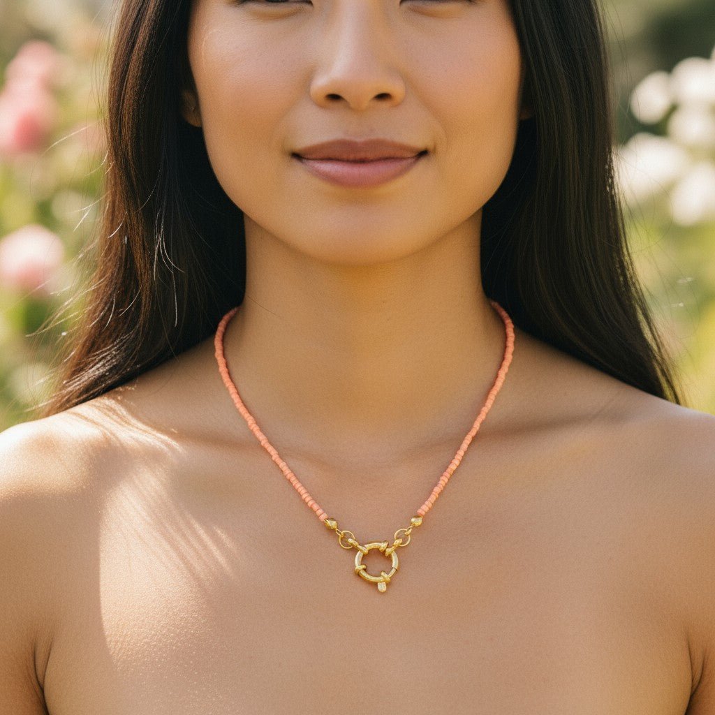 Zalmroze Rocailles Bedelketting met slotje voorkant - Aramat Jewels - Bedelketting - cadeautip