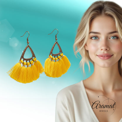 Boucles d'oreilles bohèmes à pompons jaunes 55 x 30 mm