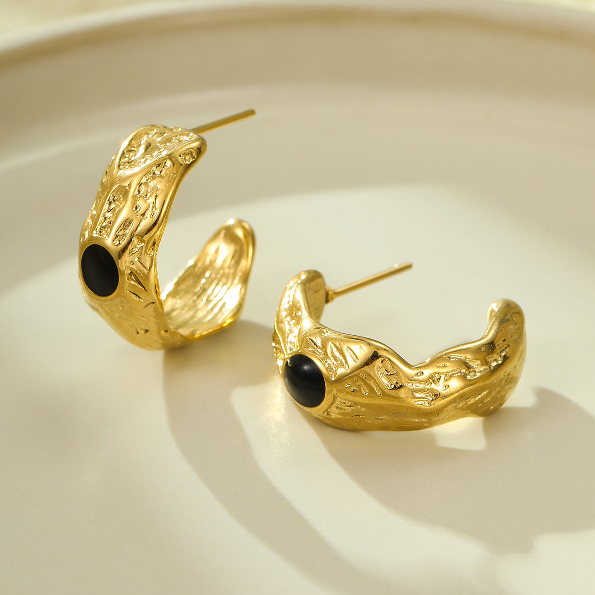 Goudkleurige Halve Oorringen Emaille Cirkel 25x10mm