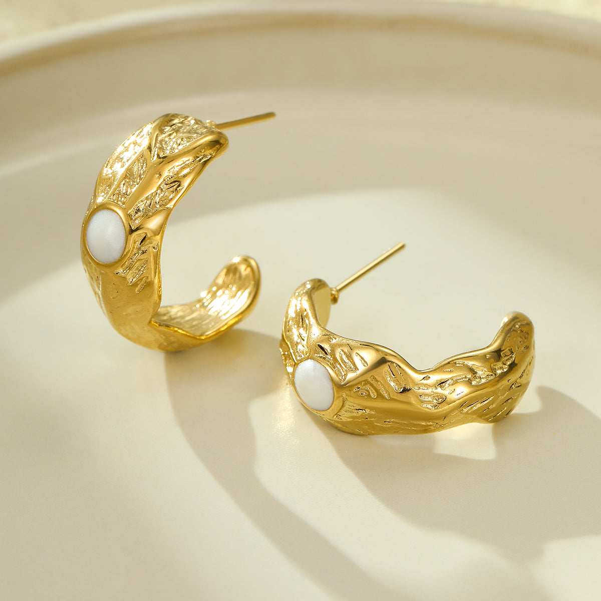 Goudkleurige Halve Oorringen Emaille Cirkel 25x10mm