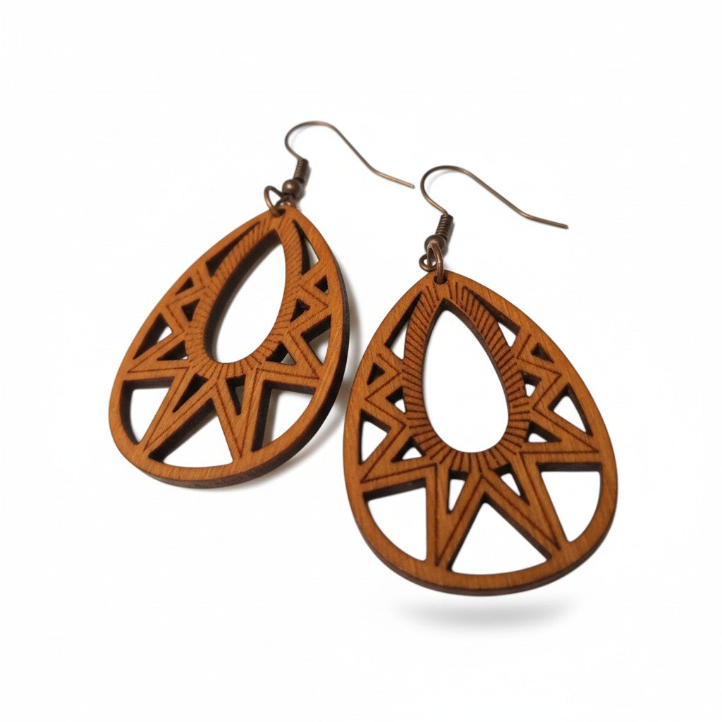 Boucles d'oreilles – Boucles d'oreilles élégantes en bois, forme pendante, motif travaillé marron, pour femme