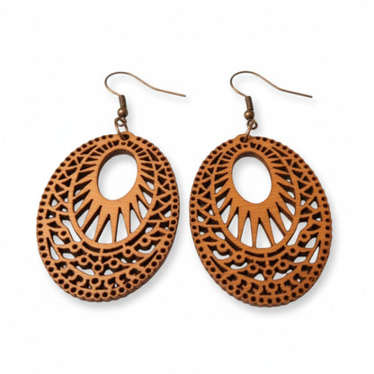 Boucles d'oreilles – Boucles d'oreilles élégantes en bois ovale, motif travaillé marron, pour femme 
