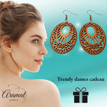 Boucles d'oreilles – Boucles d'oreilles élégantes en bois ovale, motif travaillé marron, pour femme 