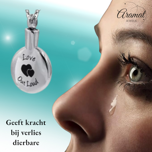 Round ash pendant with hearts – Love out loud