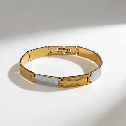 Aramat Jewels bicolor roestvrijstalen gourmet schakelarmband met ruitpatroon en gouden accenten.