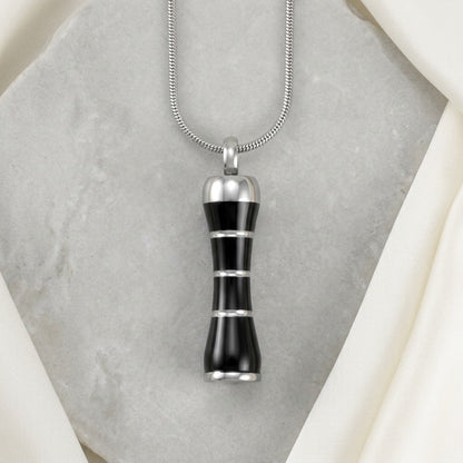 Aramat Jewels zwarte en zilverkleurige buis ashanger van 316L edelstaal met schroefsluiting.