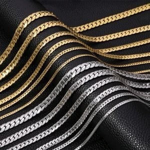 Aramat Jewels chunky gourmet ketting van 8mm breed zilverkleurig RVS met een stoere, industriële schakelstructuur.