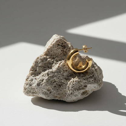 Aramat Jewels massieve gouden halve oorringen van glad RVS, 25x8mm, chunky hoepel design.