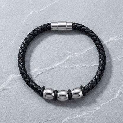 Aramat Jewels zwarte gevlochten leren herenarmband met drie zilverkleurige stalen kralen en magnetische sluiting.