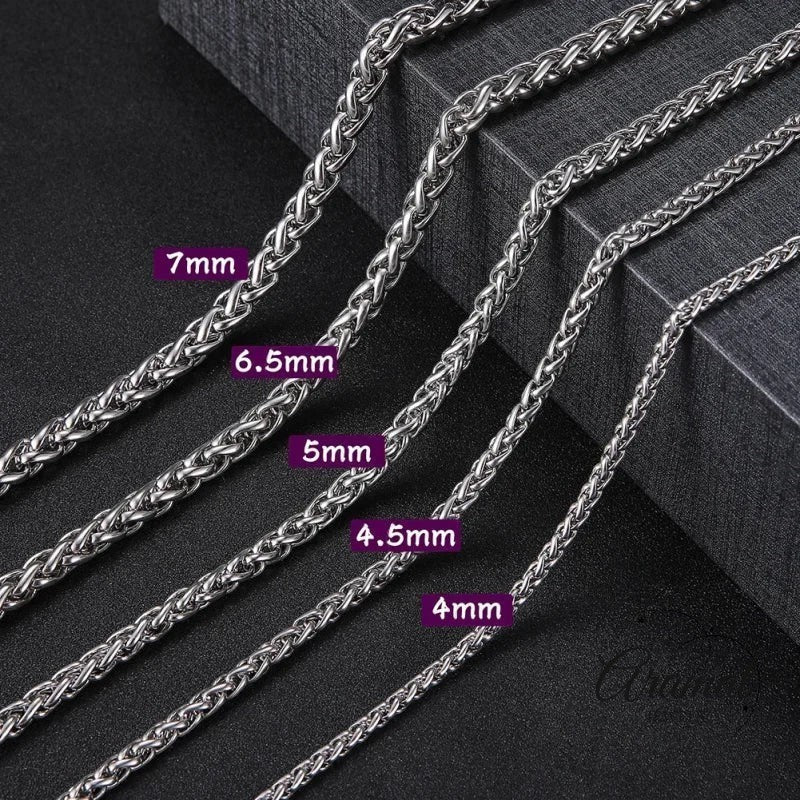 Aramat Jewels zilverkleurige RVS vossenstaart kettingen in verschillende breedtes van 4mm tot 7mm op een display.