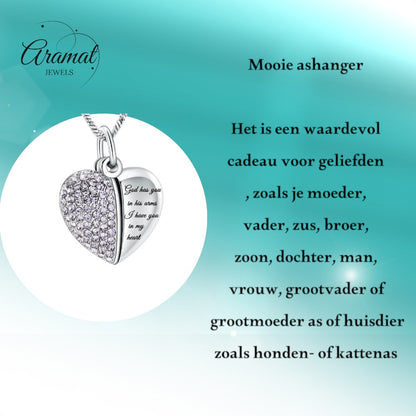 Aramat Jewels stalen hartvormige ashanger met lila kristallen en de tekst "God has you in his arms, I have you in my heart".