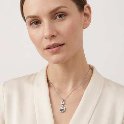 Aramat Jewels zilverkleurige stalen ashanger in sierlijk hartvorm, 38x18 mm, voor dames.