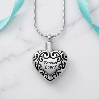 Aramat Jewels zilverkleurige en zwarte stalen ashanger in hartvorm met gravure 'Forever Loved'.