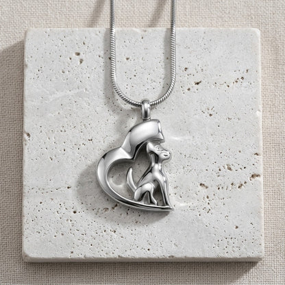 Aramat Jewels zilverkleurige stalen ashanger in de vorm van een hart met een hondje erin. 30x20mm.