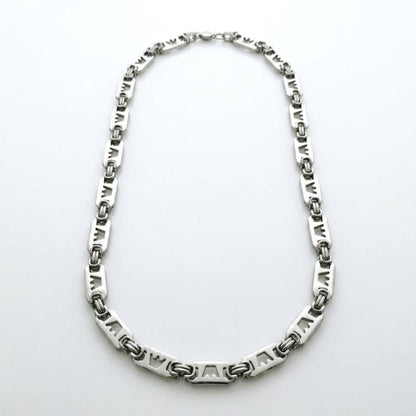 Aramat Jewels brede zilverkleurige roestvrijstalen koningsketting met unieke schakels voorzien van kroonmotieven.