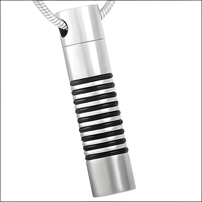 Aramat Jewels zilverkleurige stalen buis ashanger voor mannen met zwarte ringen. Discreet rouwsieraad.