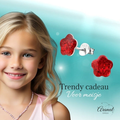 Aramat Jewels 925 zilveren kinderoorbellen in de vorm van een rode glitter bloem van 8mm.