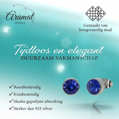 Aramat Jewels zilverkleurige oorstekers met 7mm donkerblauw kristal, gemaakt van roestvrij staal.