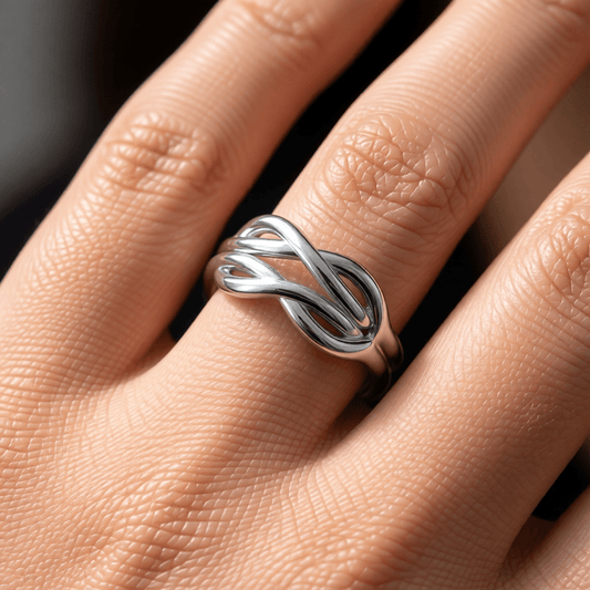 Brede Damesring met Geknoopt Motief | RVS - One Size - Aramat Jewels - Ringen - cadeautip