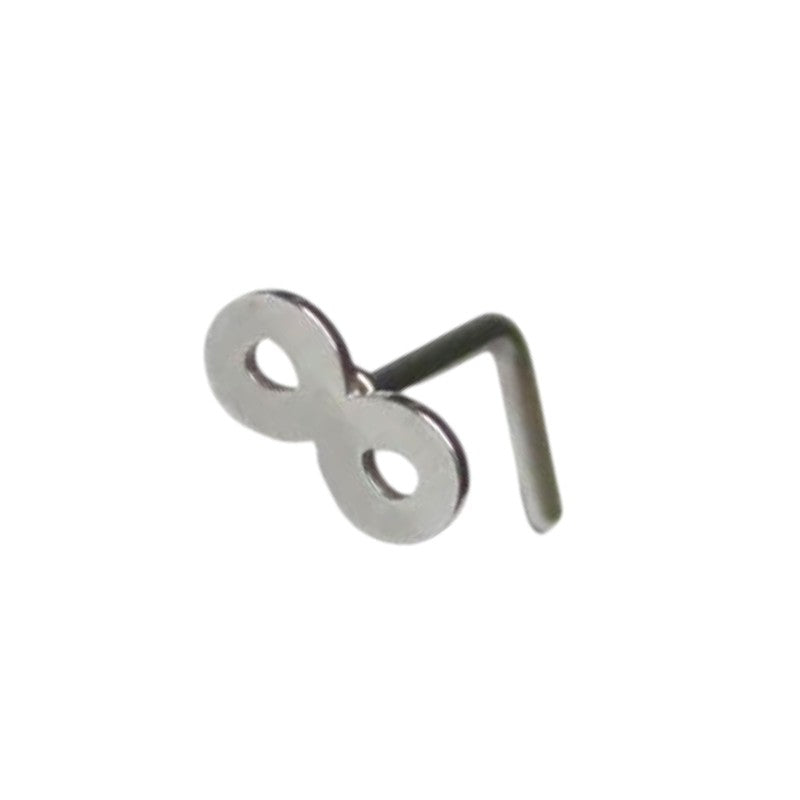Metalen neuspin of piercing in de vorm van een oneindigheidssymbool.