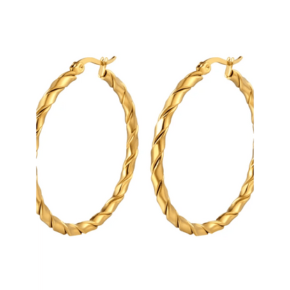 Goudkleurige gedraaide oorbellen.