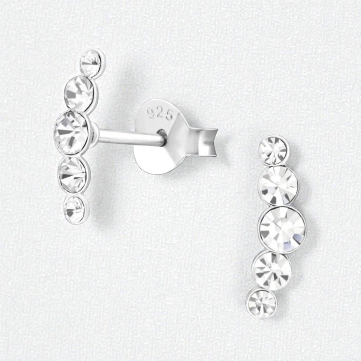 Glinsterende zilveren Oorbellen met 10x3mm Kristal - Aramat Jewels - Oorbellen - cadeautip