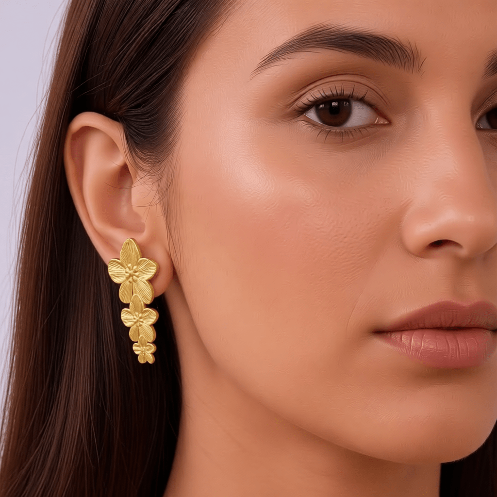 Goudkleurige Bloemen Oorstekers 42x22mm - Statement - Aramat Jewels - Oorbellen - cadeautip