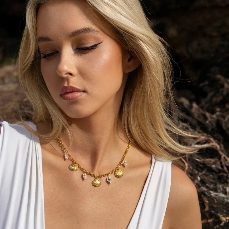 Goudkleurige damesketting met echte schelpen – 40+5 cm - ket1172 - 513516 - Halskettingen kopen# - 40cm - alles - Bedelketting