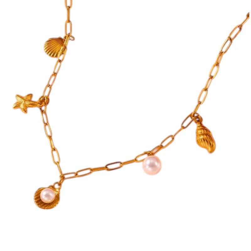 Goudkleurige damesketting met schelp - en parelbedels - ket1165 - 511143 - Halskettingen kopen# - 45cm - alles - Bedelketting