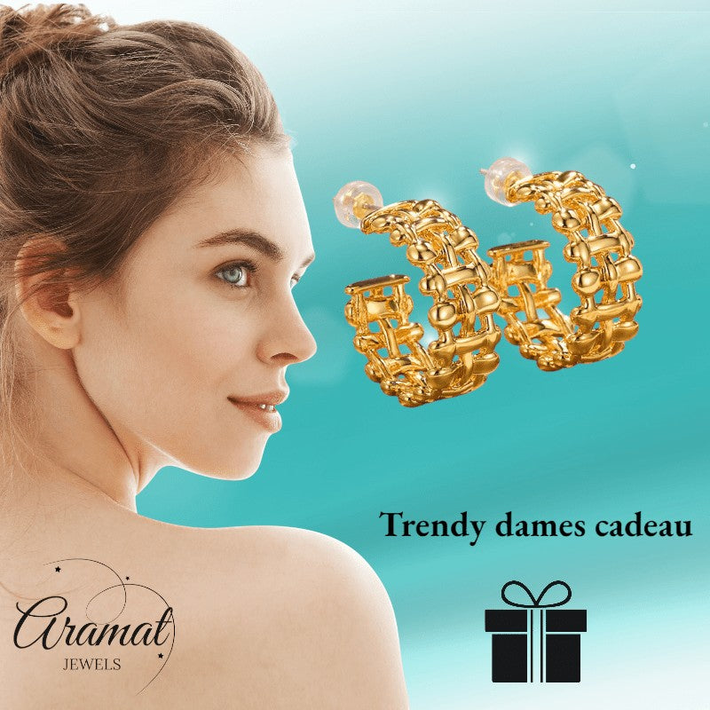 Goudkleurige Gevlochten Halve Oorringen 25x10mm - Aramat Jewels - RVS Sieraden - Oorbellen - cadeautip