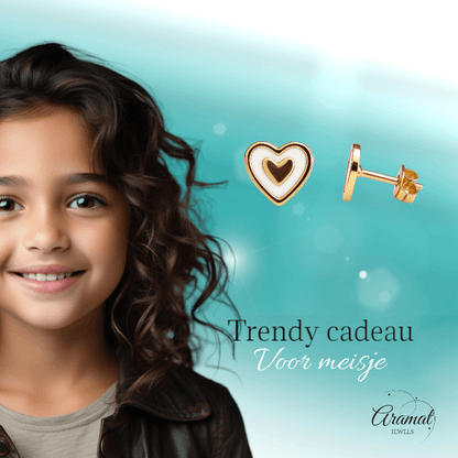 Goudkleurige hartjes oorbellen met wit emaille - oor6076 - Oorbellen kopen# - 6mm - alles - cadeau