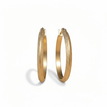 Goudkleurige Matte RVS Oorringen Sandblasted - 32 mm - Aramat Jewels - Oorringen - cadeautip
