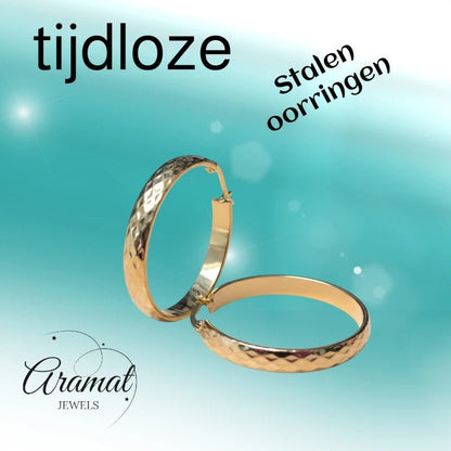 Goudkleurige RVS Hoepeloorbellen met Geruit Motief - 35 mm - Aramat Jewels - Oorringen - cadeautip