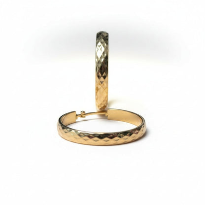 Goudkleurige RVS Hoepeloorbellen met Geruit Motief - 35 mm - Aramat Jewels - Oorringen - cadeautip