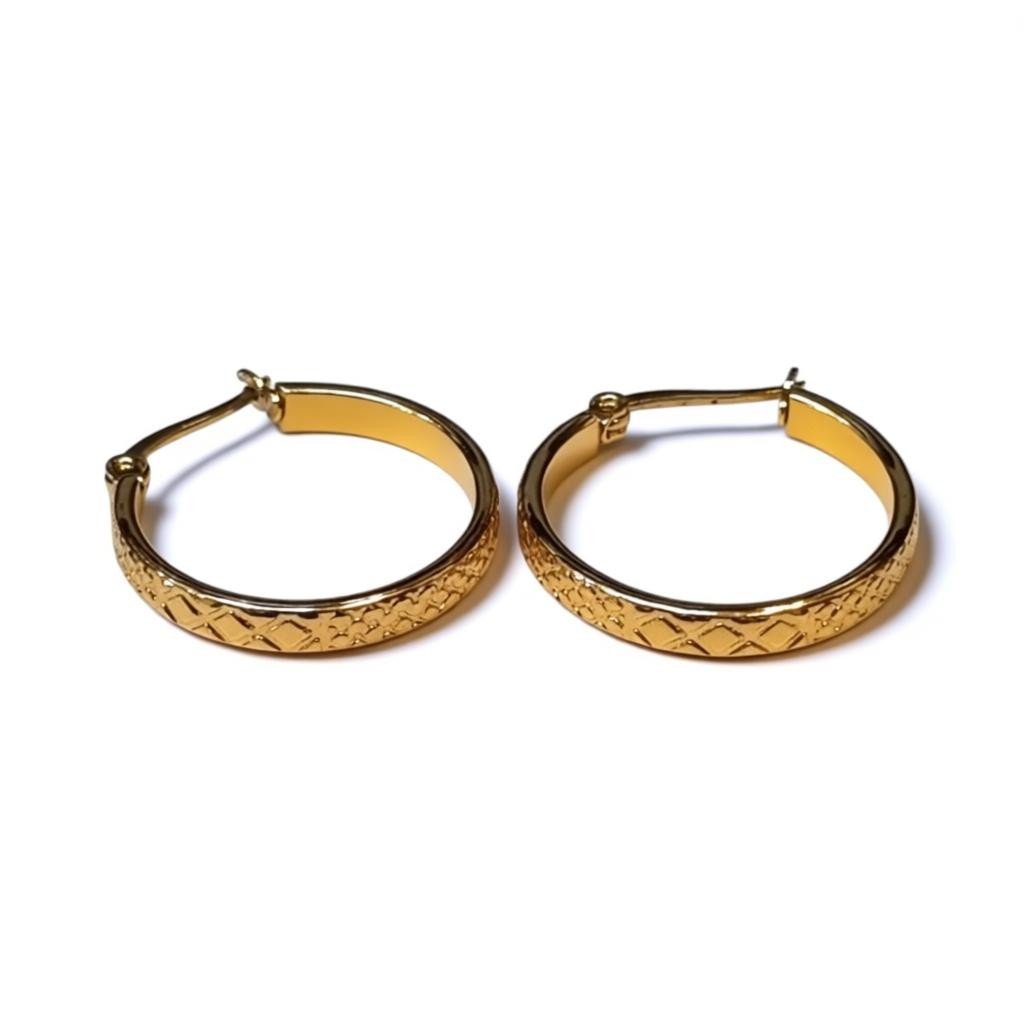 Goudkleurige RVS Oorringen met Ruitjesmotief (25 mm) - Aramat Jewels - Oorringen - cadeautip