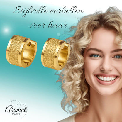 Goudkleurige RVS oorringetjes met sandblasted streep - oor5853 - Oorringen kopen# - 13mm - 7mm - alles