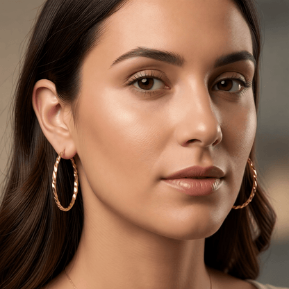 Goudkleurige RVS Swirl Hoepeloorbellen - 30 mm - Aramat Jewels - Oorbellen - cadeautip