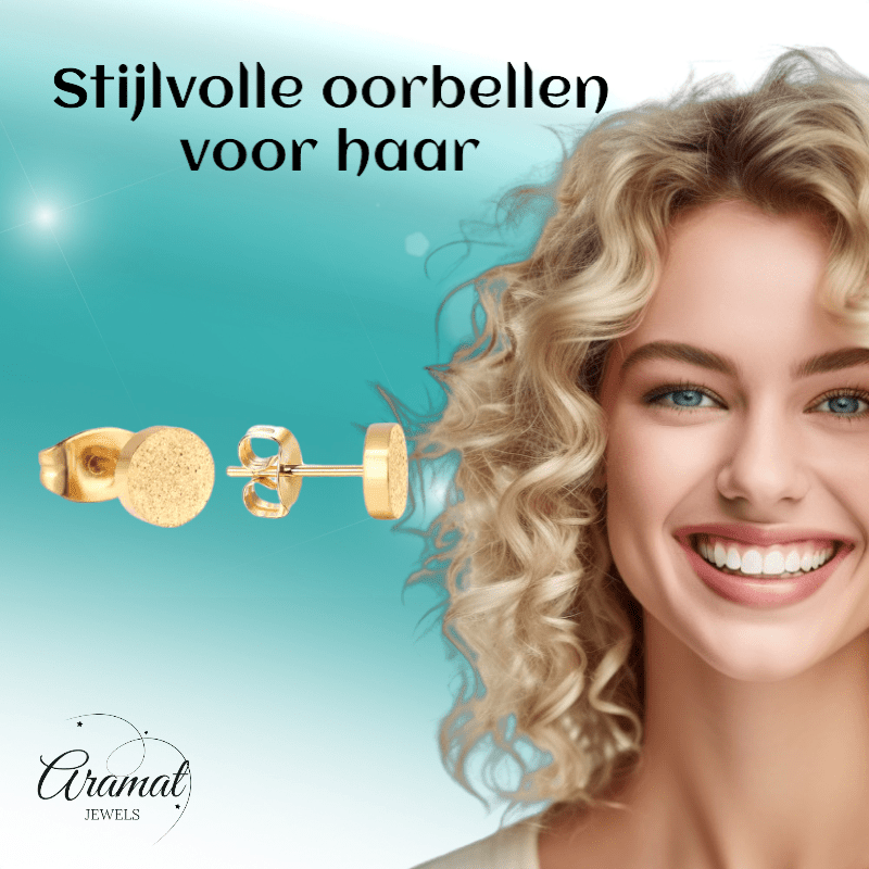 Goudkleurige sandblasted oorstekers 7mm - Aramat Jewels - Oorbellen - cadeautip