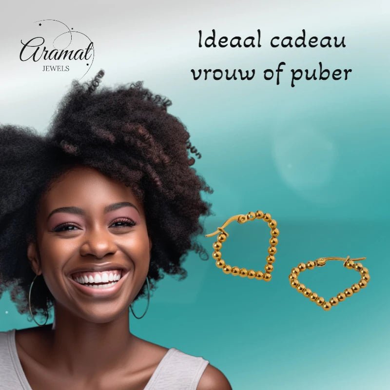 Goudkleurige stainless steel druppelvormige oorringen met bolletjesmotief – 33 mm - oor6410 - 514399 - Oorringen kopen# - 33mm - alles - bolletjes