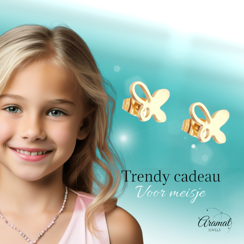 Goudkleurige vlinder oorstekers 9x8 mm - Aramat Jewels - Oorbellen - cadeautip