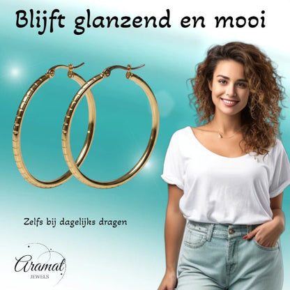 Grote Hoop Oorbellen Goudkleurig RVS met Streepjesmotief (40 mm) - Aramat Jewels - Oorringen - cadeautip