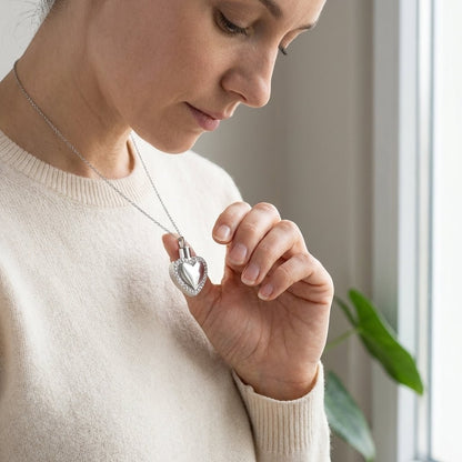 Hart ashanger met zirkonia – zilverkleurig staal - Aramat Jewels - Gedenkhangers - cadeautip
