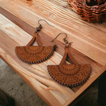 De oorbellen van hout