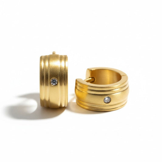 Huggies – Goudkleurig RVS met Zirkonia Steentje (13x7mm) - Aramat Jewels - Oorringen - cadeautip