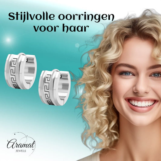 Huggies – RVS Zilverkleur met Grieks Design (13mm) - Aramat Jewels - Oorringen - cadeautip