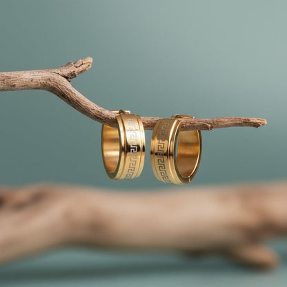 Kleine RVS Oorringen Grieks Motief Goudkleur 13mm - Aramat Jewels - Oorringen - cadeautip