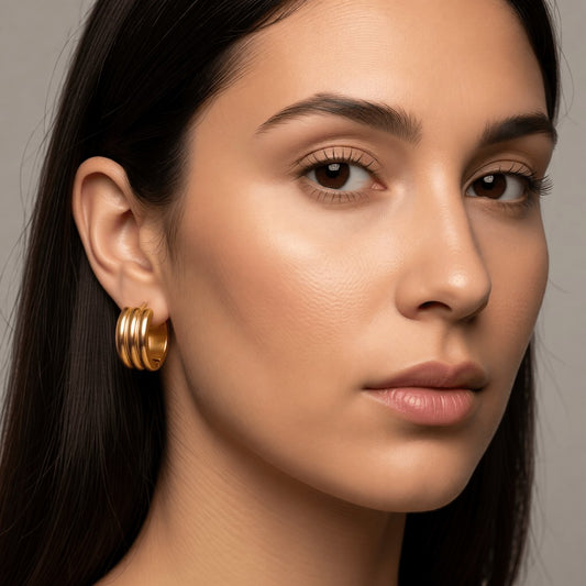 Kleine RVS Oorringen met Streepdesign Goudkleur 13mm - Aramat Jewels - Oorringen - cadeautip