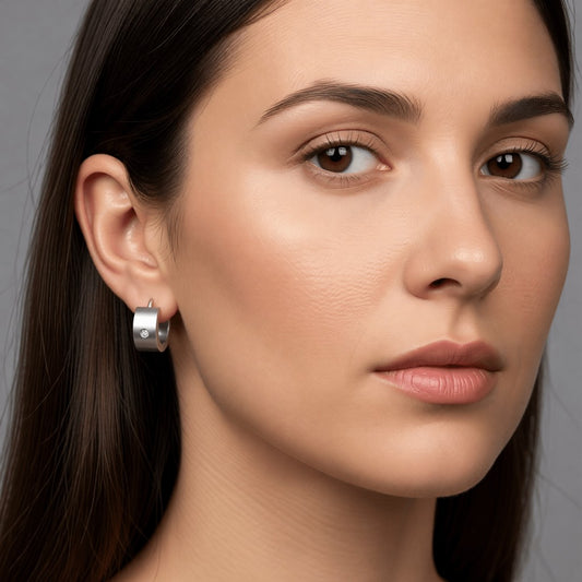 Kleine RVS Oorringen met Zirkonia Accent Zilverkleur 13mm - Aramat Jewels - Oorringen - cadeautip